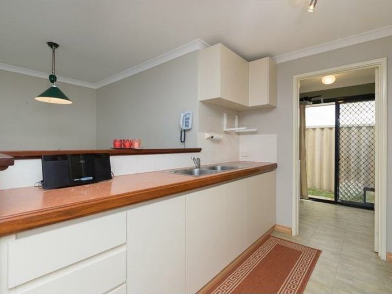 17 Gentle Circle, South Guildford WA 6055