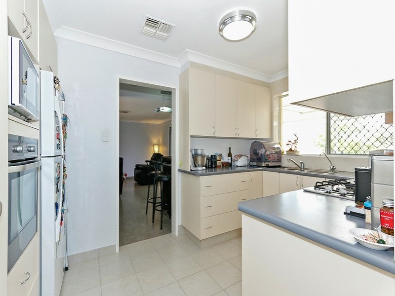 20 Abbott Way, Swan View WA 6056