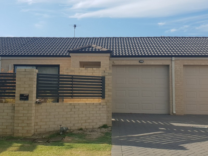 2/4 Sampson Close, Midland WA 6056