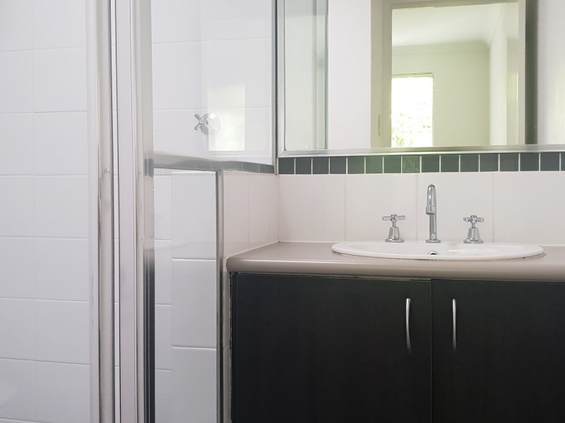 2/4 Sampson Close, Midland WA 6056