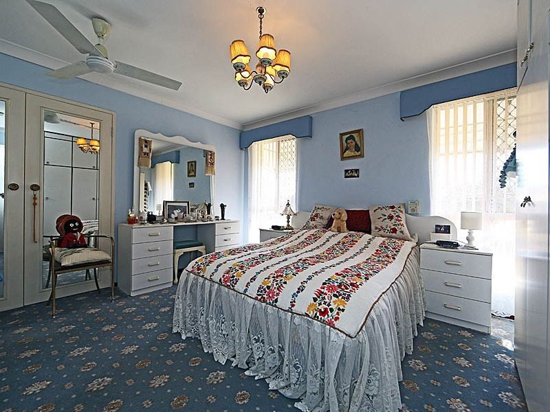 4 Winston Crescent, Viveash WA 6056