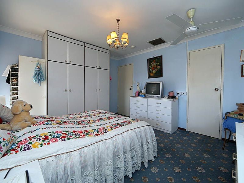 4 Winston Crescent, Viveash WA 6056