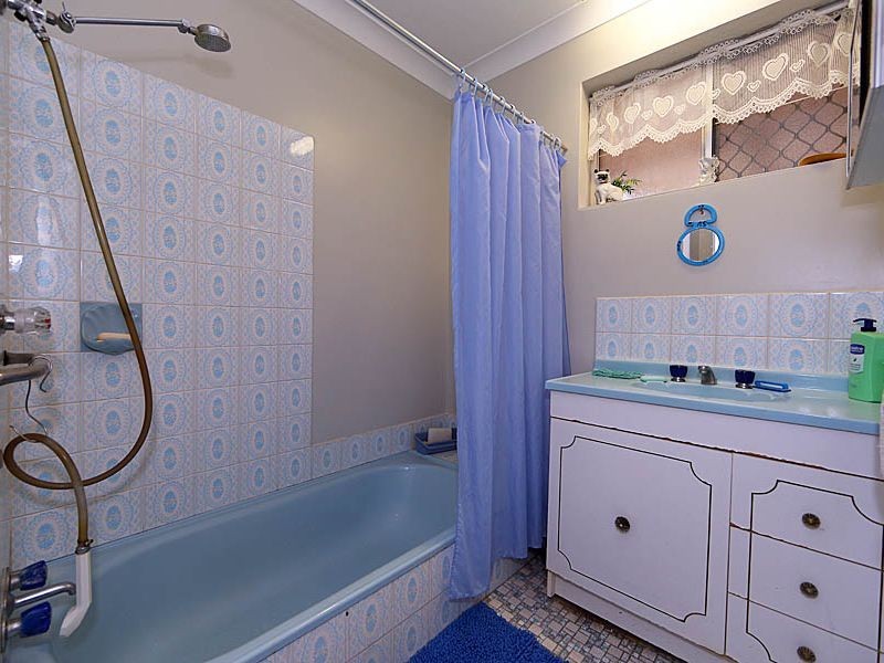 4 Winston Crescent, Viveash WA 6056