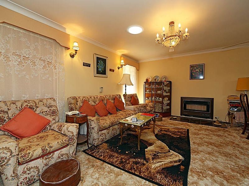 4 Winston Crescent, Viveash WA 6056