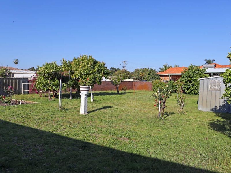 4 Winston Crescent, Viveash WA 6056