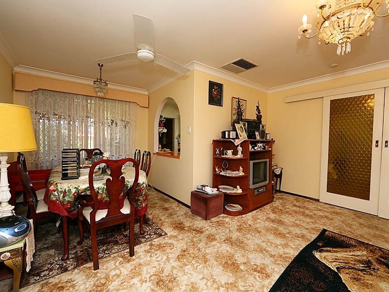 4 Winston Crescent, Viveash WA 6056