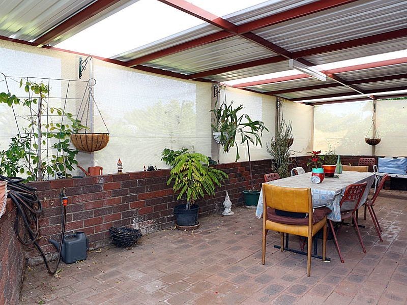 4 Winston Crescent, Viveash WA 6056