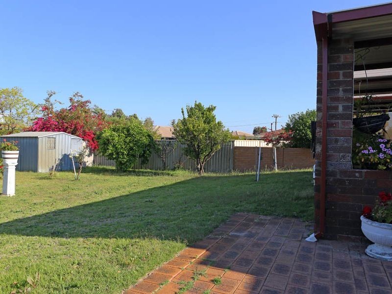 4 Winston Crescent, Viveash WA 6056