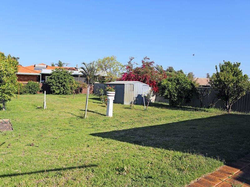 4 Winston Crescent, Viveash WA 6056