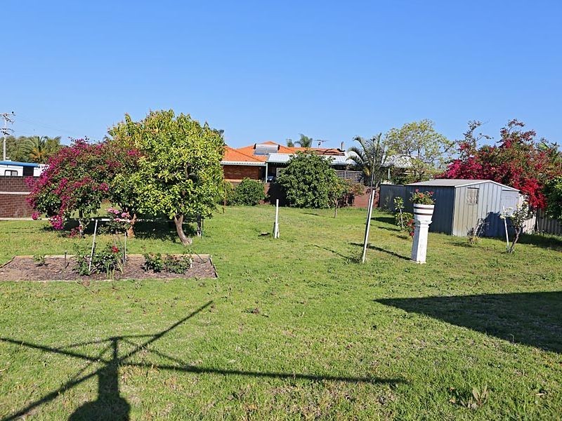 4 Winston Crescent, Viveash WA 6056