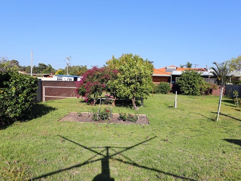 4 Winston Crescent, Viveash WA 6056