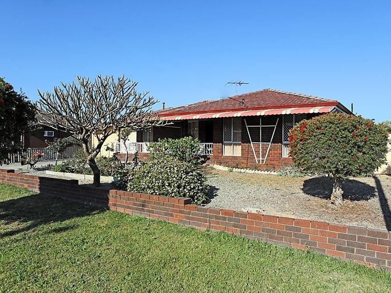 4 Winston Crescent, Viveash WA 6056