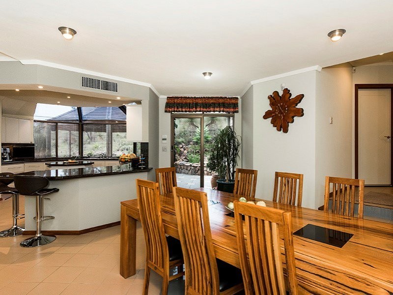 19 Parkway, Swan View WA 6056
