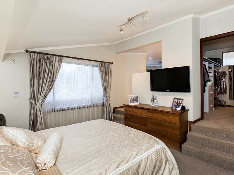 19 Parkway, Swan View WA 6056