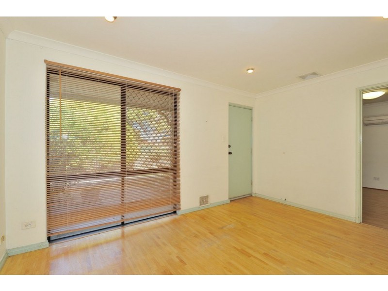 8 Kangaroo Entrance, Stratton WA 6056