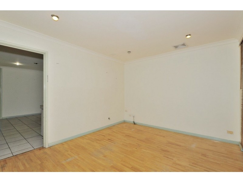 8 Kangaroo Entrance, Stratton WA 6056