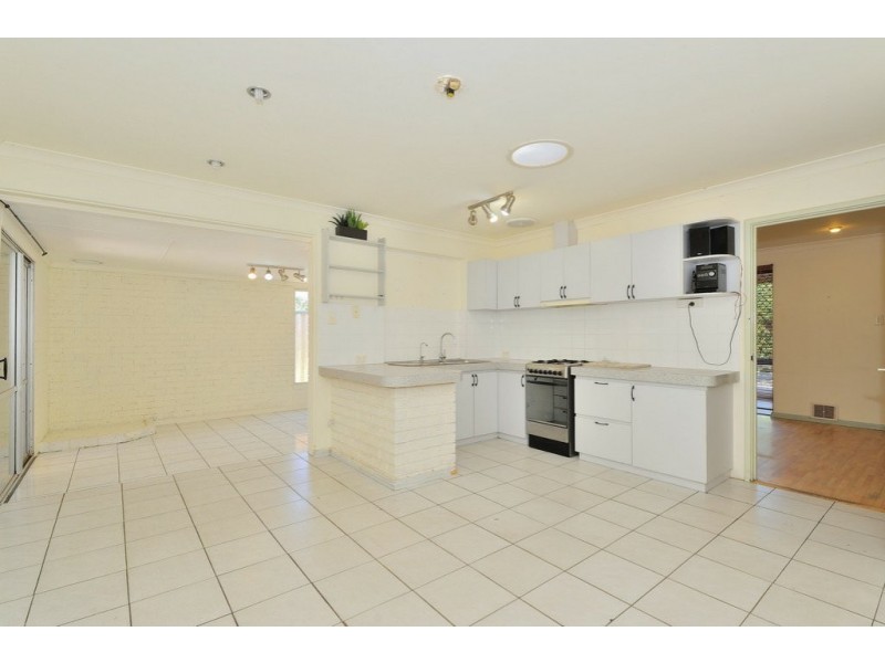 8 Kangaroo Entrance, Stratton WA 6056