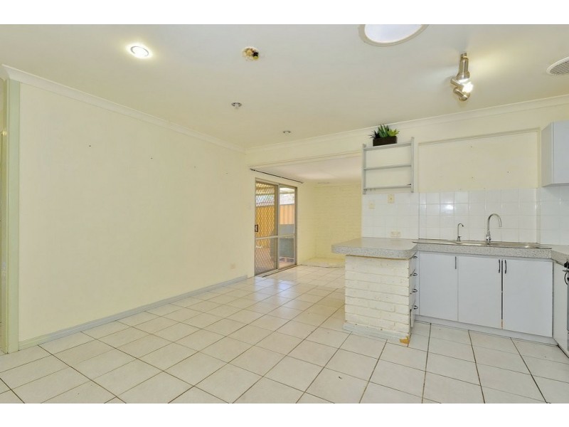 8 Kangaroo Entrance, Stratton WA 6056