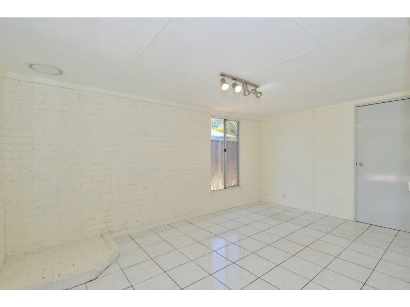 8 Kangaroo Entrance, Stratton WA 6056