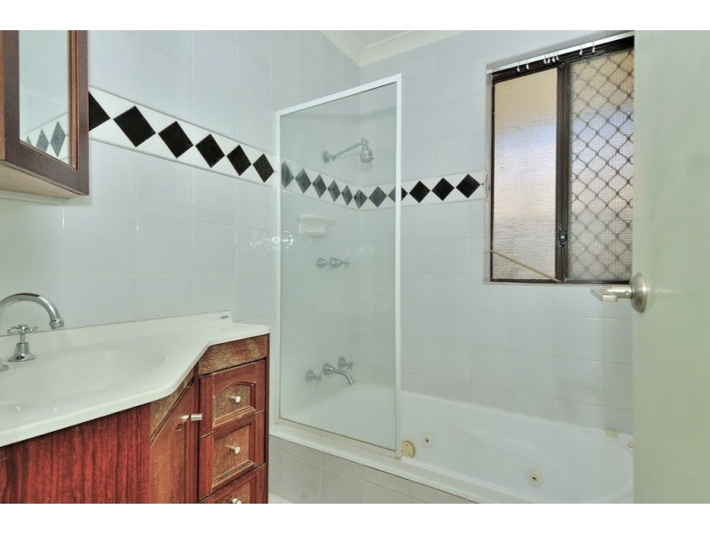 8 Kangaroo Entrance, Stratton WA 6056