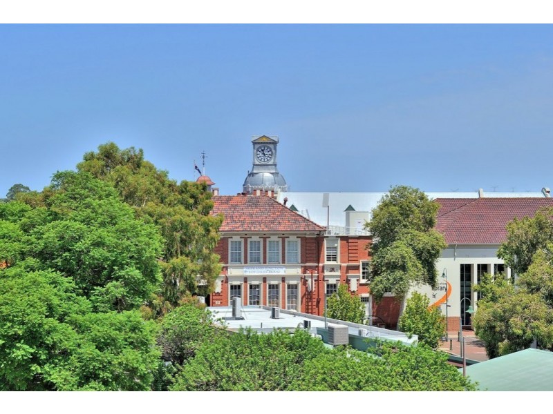 12 The Crescent, Midland WA 6056