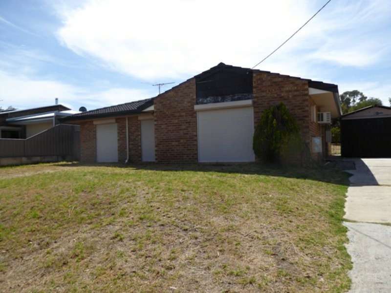 27 Tamarine Way, Swan View WA 6056