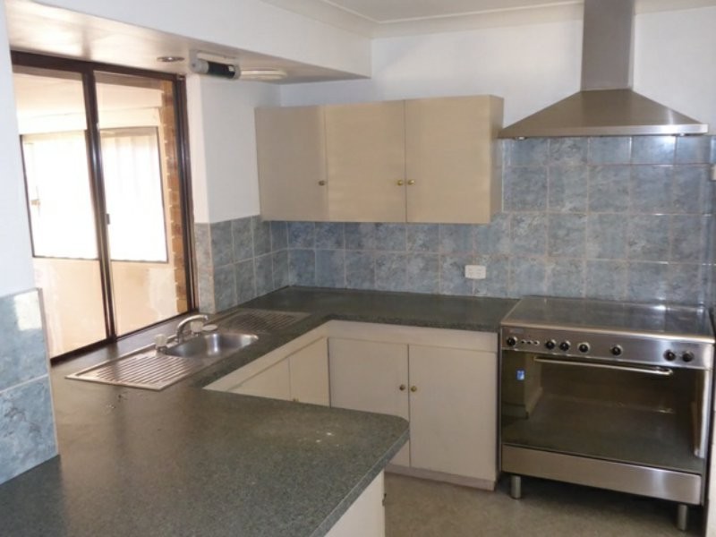 27 Tamarine Way, Swan View WA 6056