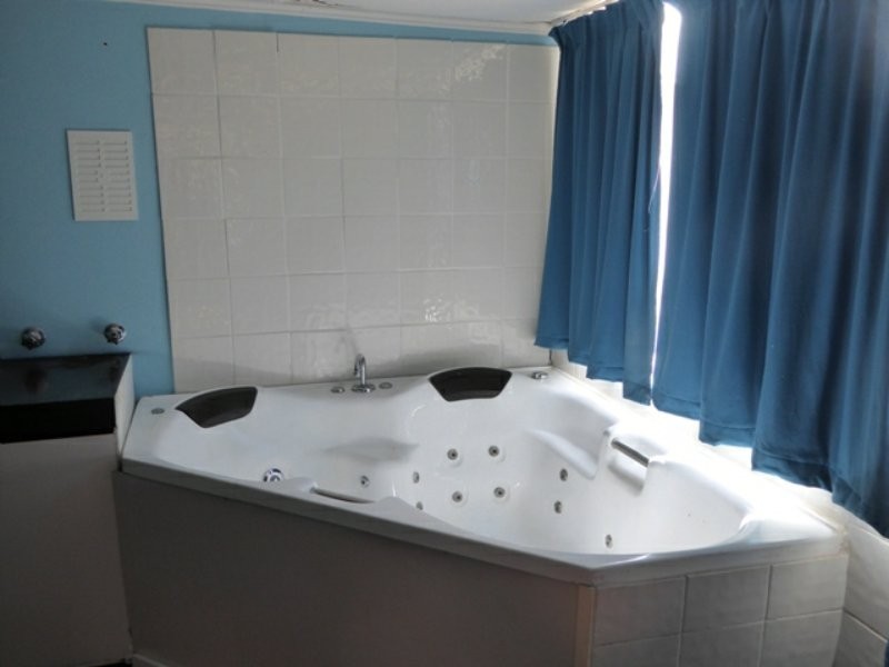 27 Tamarine Way, Swan View WA 6056