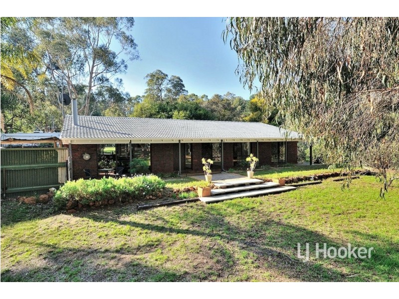 1815 Railway Terrace, Sawyers Valley WA 6074