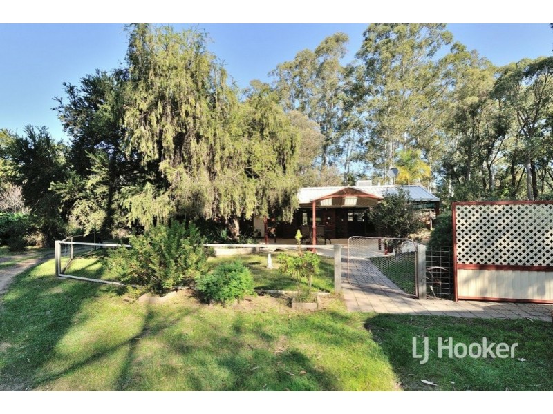 1815 Railway Terrace, Sawyers Valley WA 6074