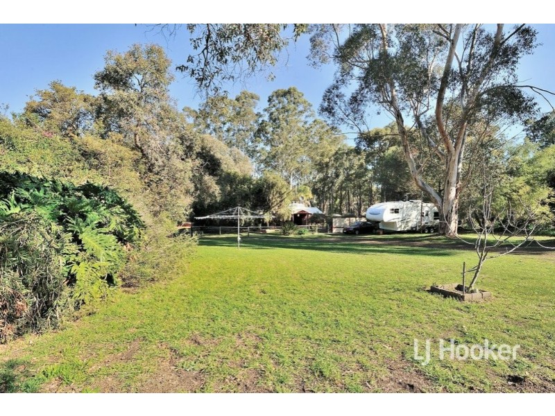 1815 Railway Terrace, Sawyers Valley WA 6074