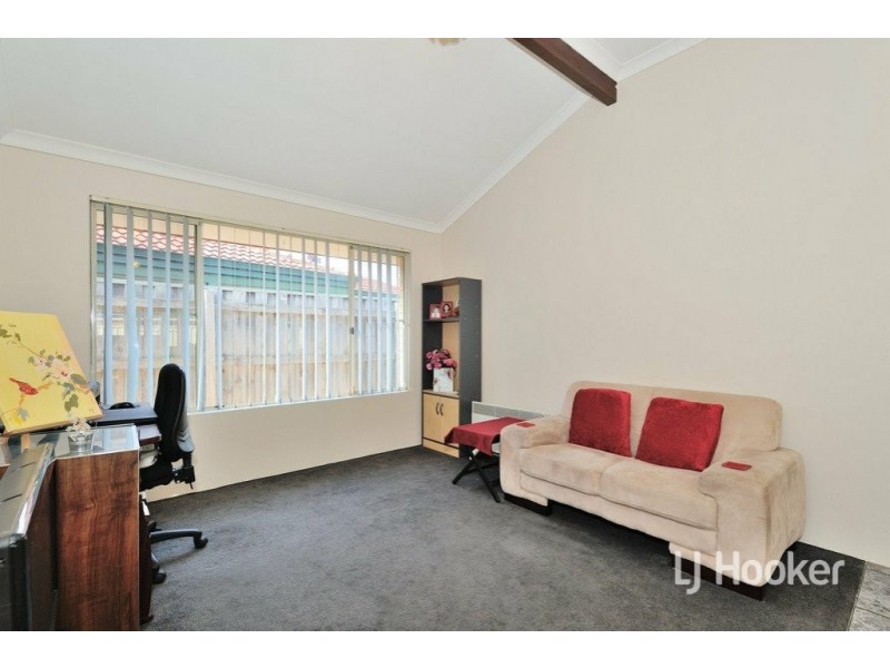 6 Yeates Lane, Stratton WA 6056