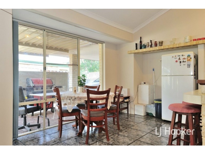 6 Yeates Lane, Stratton WA 6056