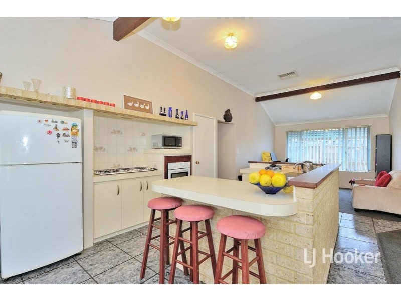 6 Yeates Lane, Stratton WA 6056