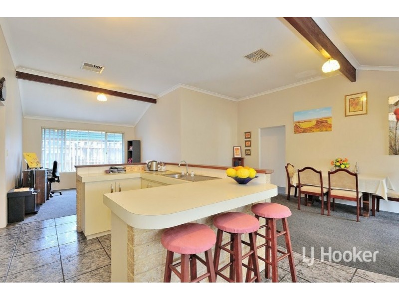 6 Yeates Lane, Stratton WA 6056