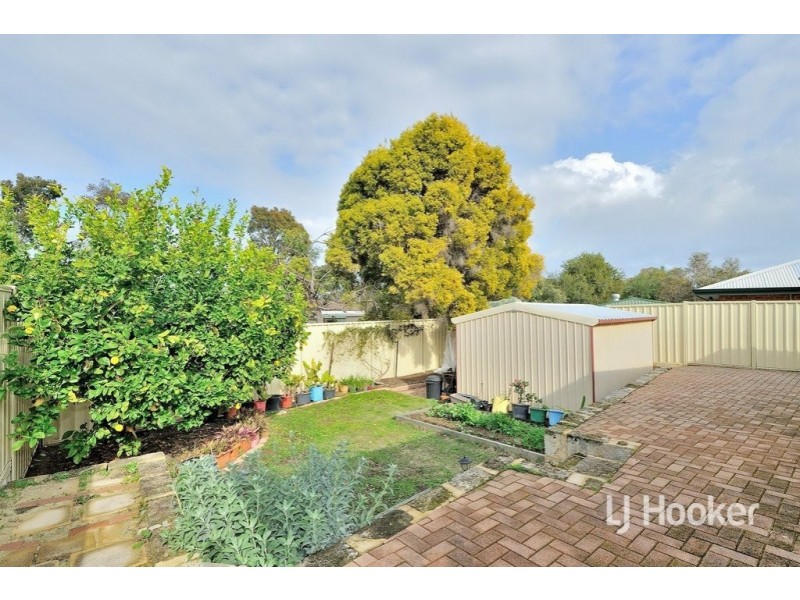 6 Yeates Lane, Stratton WA 6056