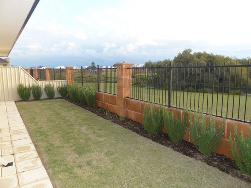 4 Barcelo Lane, Caversham WA 6055