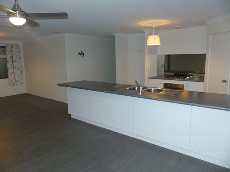 4 Barcelo Lane, Caversham WA 6055