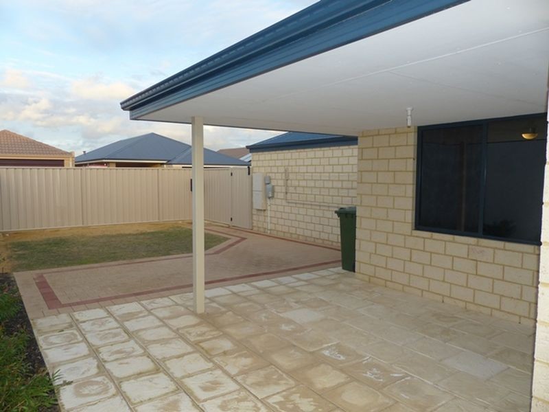 4 Barcelo Lane, Caversham WA 6055