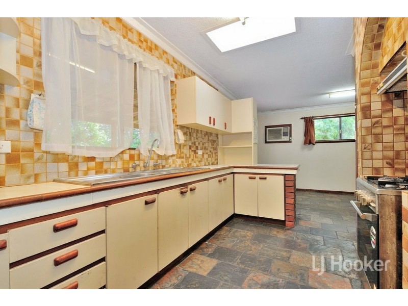 9 Chalfont Way, Swan View WA 6056
