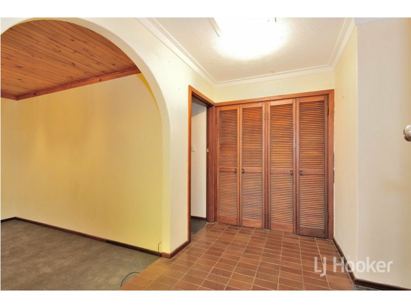 9 Chalfont Way, Swan View WA 6056