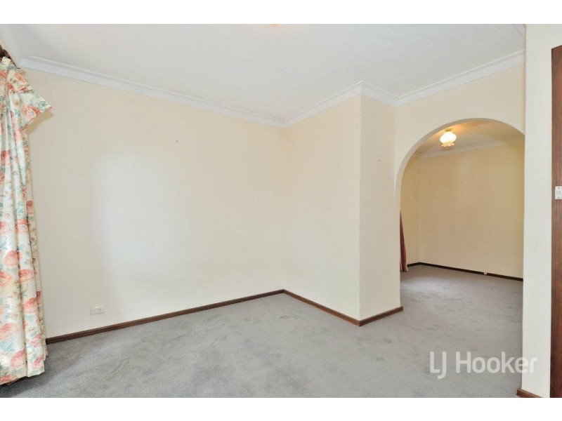 9 Chalfont Way, Swan View WA 6056
