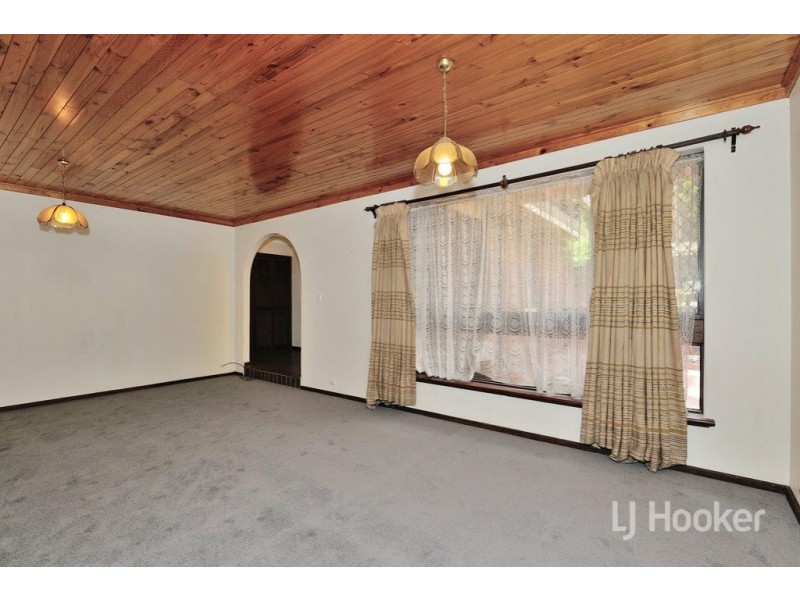 9 Chalfont Way, Swan View WA 6056