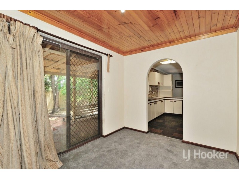 9 Chalfont Way, Swan View WA 6056
