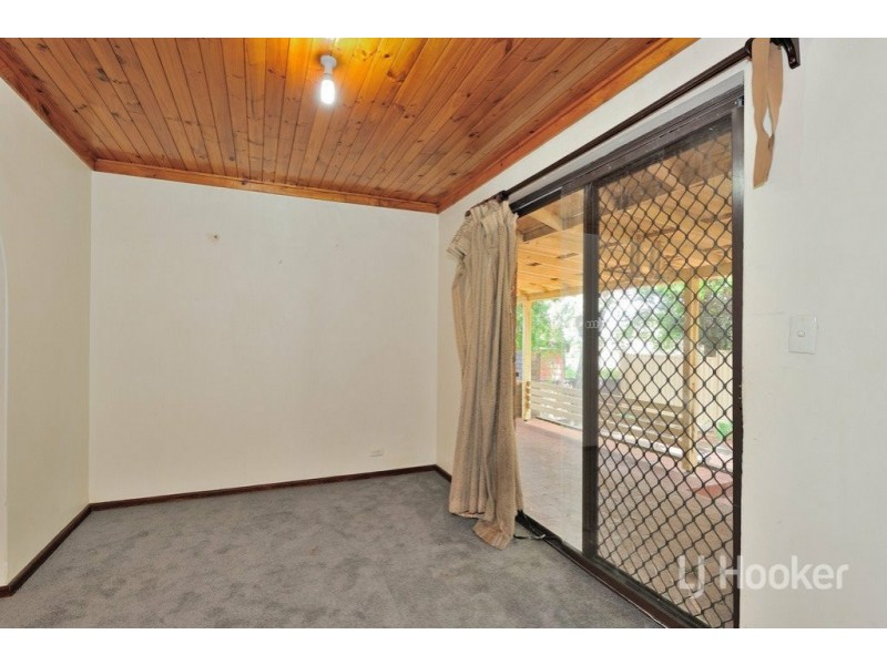 9 Chalfont Way, Swan View WA 6056