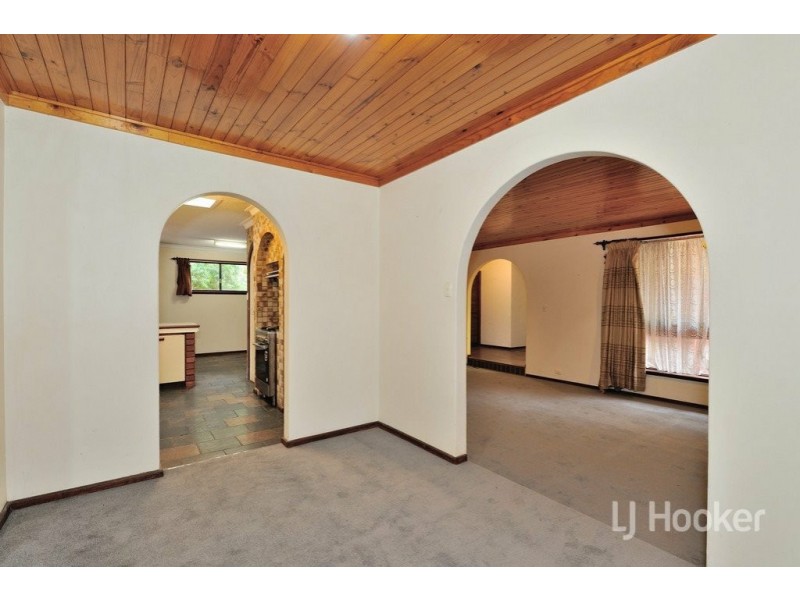 9 Chalfont Way, Swan View WA 6056