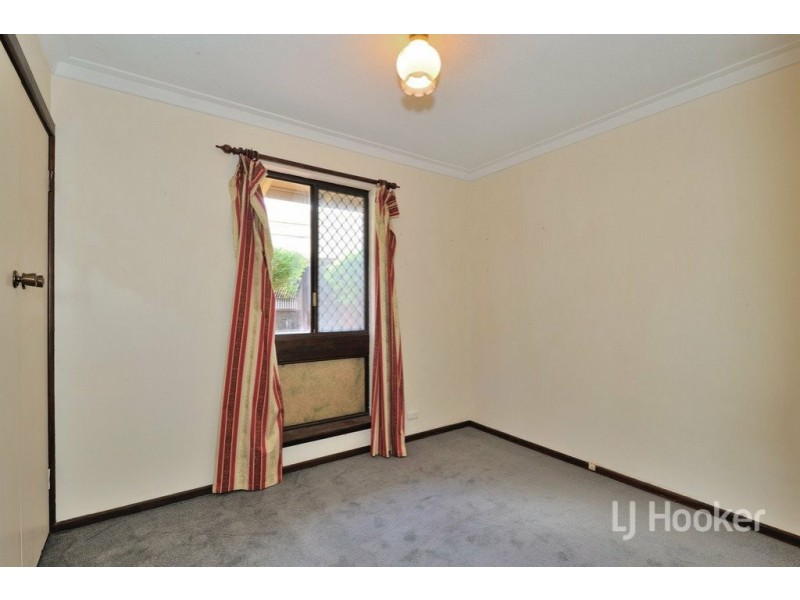 9 Chalfont Way, Swan View WA 6056