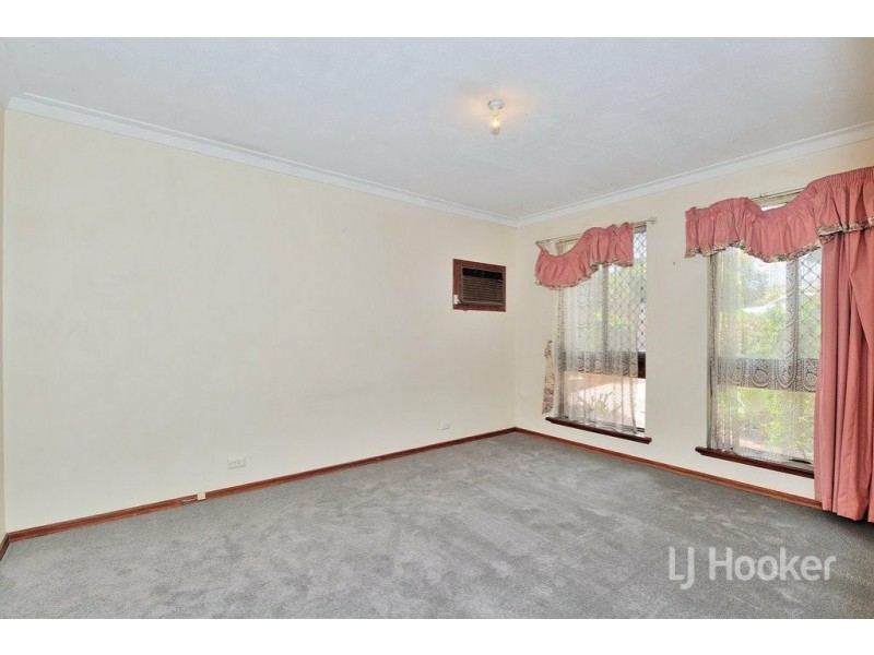 9 Chalfont Way, Swan View WA 6056