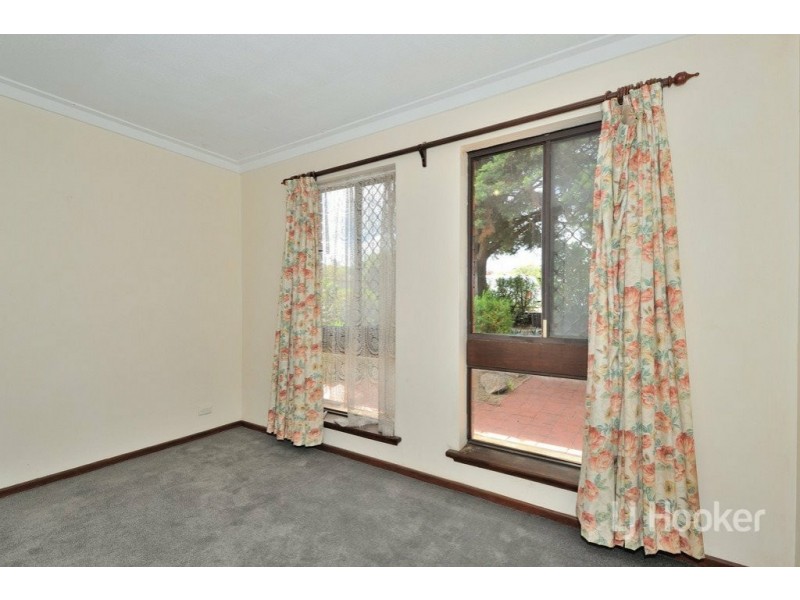 9 Chalfont Way, Swan View WA 6056