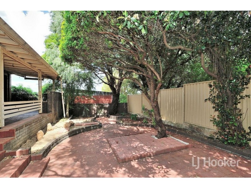 9 Chalfont Way, Swan View WA 6056